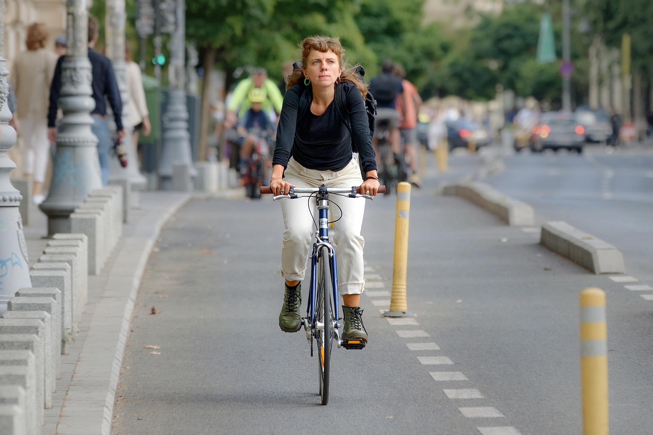 cyclist climbing Swain's Lane