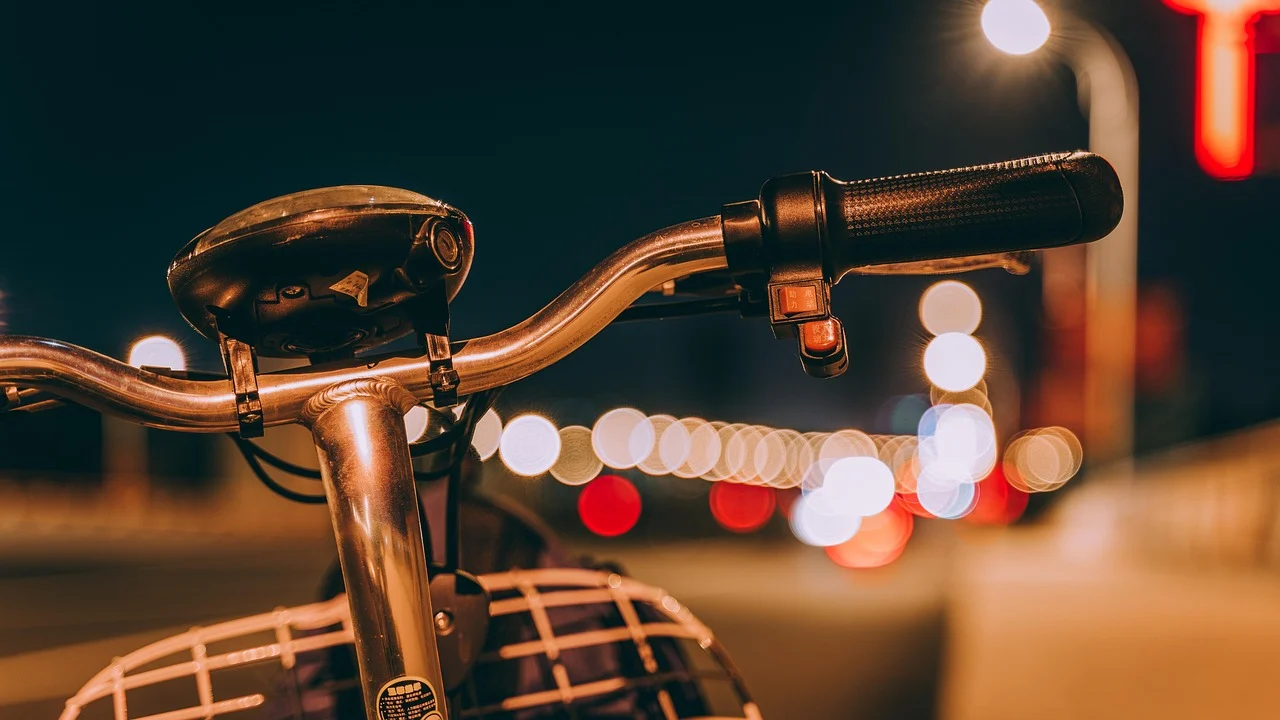 Garmin Bicycle Speedometer Guide: GPS vs Hub Sensor Setup